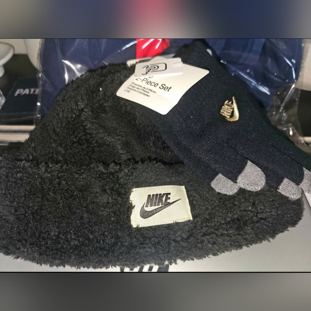 Nike Black Fleece Hat and Gloves Set
